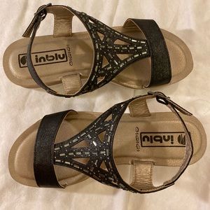 INBLU leather black sparking summer sandal in excellent condition